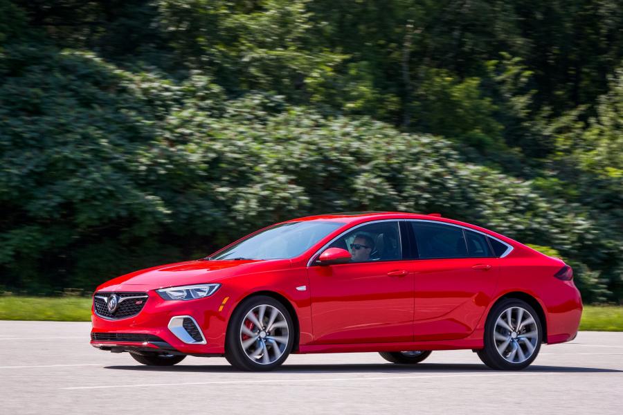  Buick Regal GS 2017 года  (NA) (фото 15 из 33)